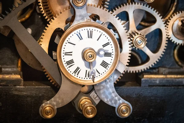 Viejo Reloj Que Impulsa Mecanismo Para Activar Las Campanas Una — Foto de Stock