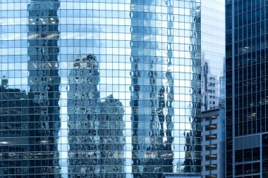 Chicago binaları ve yansımaları camlarda, şehir tarzı.