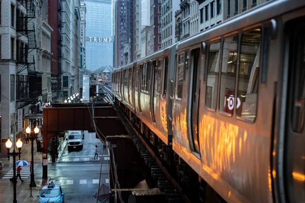 Chicago Octubre 2018 Tren Vías Elevadas Dentro Edificios Puente Loop —  Fotos de Stock