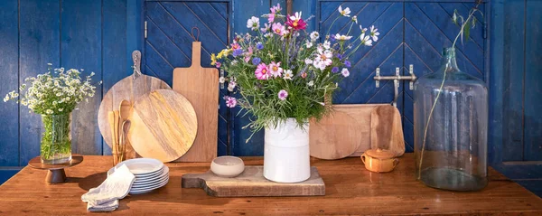 Country Decor Vases Pots Boards Field Flowers — Stock fotografie