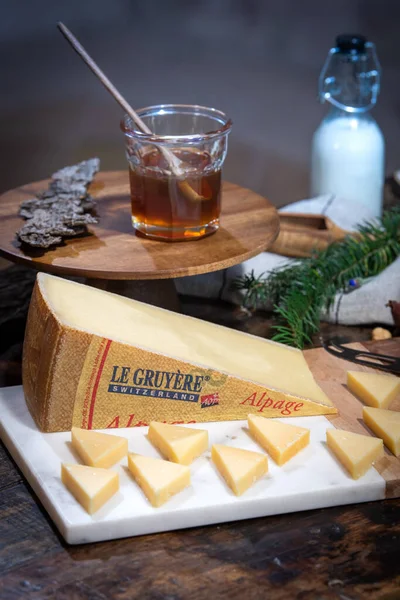 July 2022 Lyon France Tasted Famous Swiss Cheese Gruyere Alpage — стоковое фото