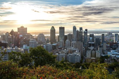 Sabahın erken saatlerinde Mont Royal park, Kanada Montreal manzarası