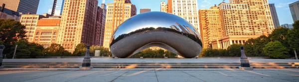 芝加哥 伊利诺伊州 2018年10月09日 2018年10月9日上午在伊利诺伊州芝加哥千年公园的云门或豆子全景图像 — 图库照片