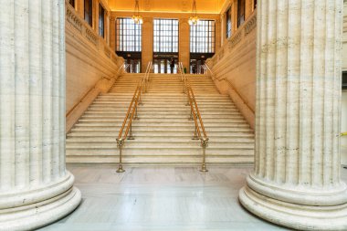 ŞİKAİ, İLİNOS, AMERİKA Birleşik Devletleri, 13 Ekim 2018: Merdivenleri ve sütunları olan Şikago tren istasyonunun ünlü girişi