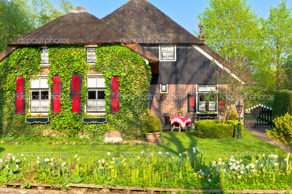 Geleneksel Hollanda Evi — Stok Foto © dvoevnore 12780815