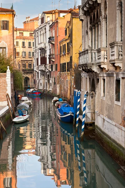 Reflexões do Canal Veneziano — Fotografia de Stock