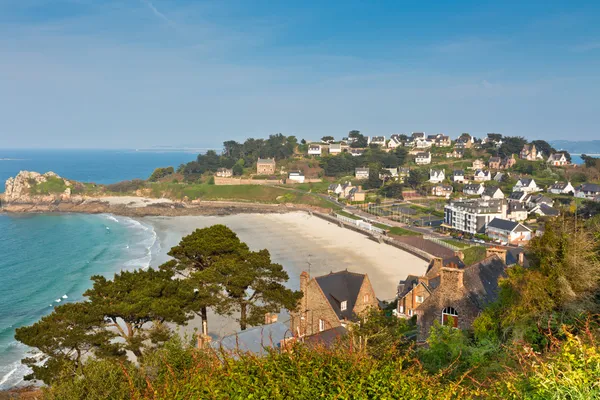 Perros-Guirec, pequeña ciudad en Bretaña Occidental, Francia —  Fotos de Stock