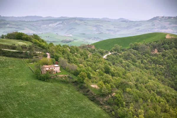 Schlechtes Wetter auf italienischem Ackerland — Stockfoto