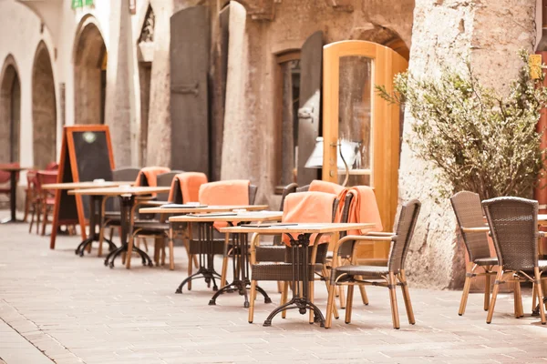 Straßencafé im Freien — Stockfoto