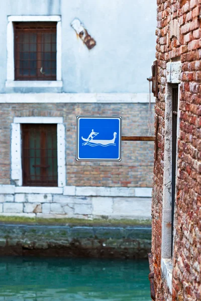 Gondola jele, Velence, Olaszország — Stock Fotó