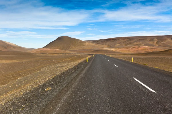 IJsland hooglanden eindeloze snelweg — Stockfoto