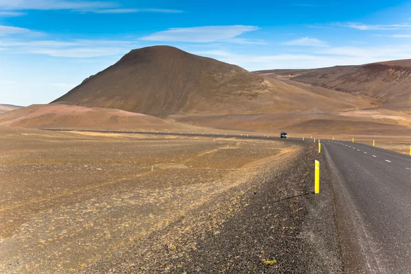 Ändlösa highway Island högland — Stockfoto