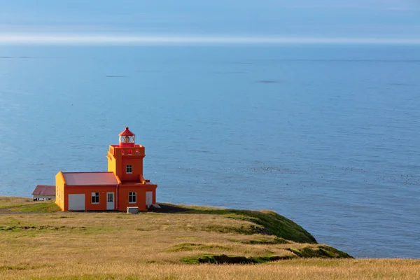 Paysage de la mer d'Islande du Nord avec phare — Photo