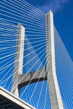 Modern köprünün parçası