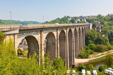 dinan şehir içinde büyük taş köprü