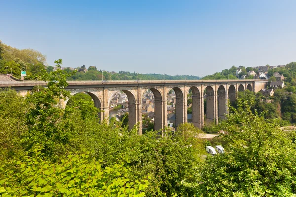 Grote stenen brug in dinan — Stockfoto