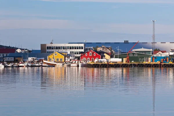 Typischer isländischer Hafen mit Fischerbooten — Stockfoto