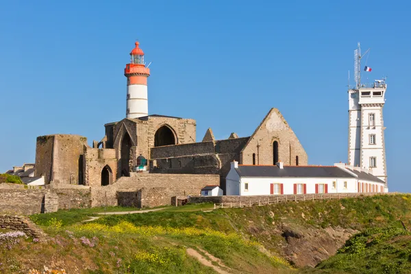 Brittany: Saint Mathieu deniz feneri ve eski manastır kalıntıları — Stok fotoğraf