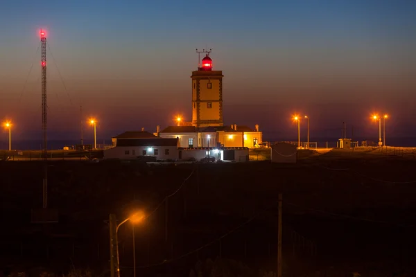 Nacht schot van Kaap carvoeiro vuurtoren in peniche, portugal — Stockfoto