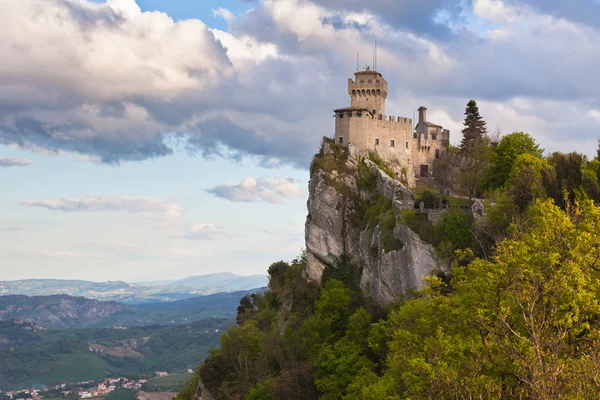 Замок в Сан-Марино - Ла Сеста или Фратта, Фабрегас да Торре — стоковое фото