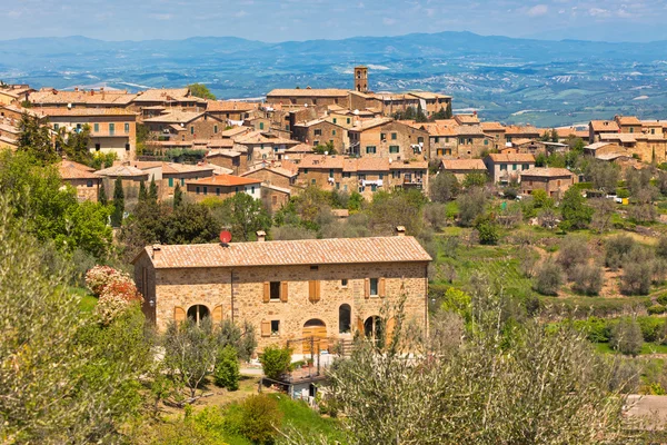 Híres toszkán borok város, Montalcino, Olaszország — Stock Fotó