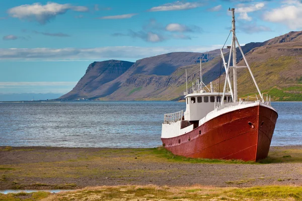 Verlassenes Fischerschiff in Island — Stockfoto