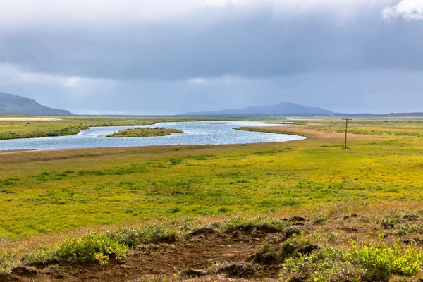 在平格维尔国家公园，冰岛湖。阴雨的天气 — 图库照片