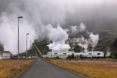 İzlanda 'daki jeotermal enerji santrali
