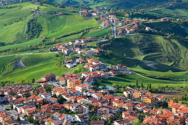 Nowoczesne przedmieścia San Marino widok z góry — Zdjęcie stockowe