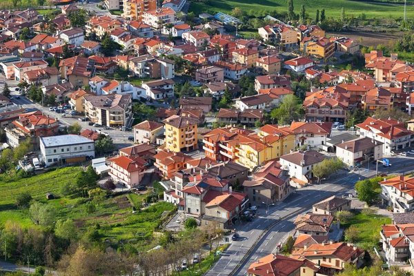 Moderna vista de los distritos suburbanos de San Marino desde arriba — Foto de Stock