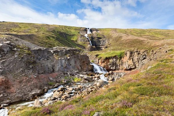 Summer Iceland Landscape with Waterfall and Bright Blue Sky — Stock Photo, Image