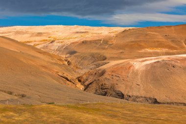 İzlanda dağ manzarası. hverir sülfürik yaylar