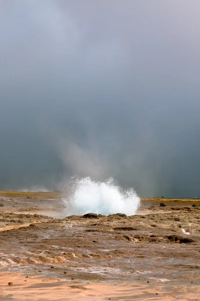 Islande : Éruption du Geyser de Strokkur — Photo