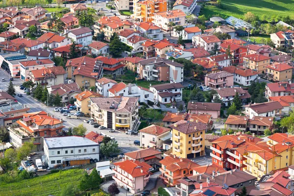 Современные пригороды Сан-Марино: вид сверху — стоковое фото