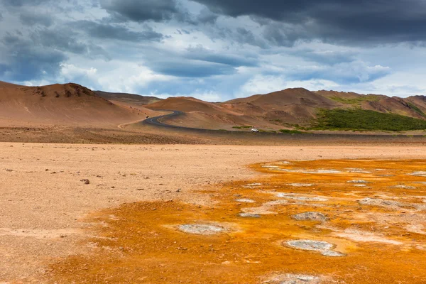 Namafjall, uma área geotérmica com campos de enxofre na Islândia — Fotografia de Stock