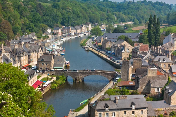 Динан, Британия, Франция - Древний город на реке — стоковое фото