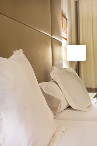 Night scene in hotel room: prepared fresh bed — Stock Photo, Image