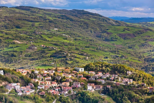 Vista da montanha Titano, San Marino no bairro — Fotografia de Stock