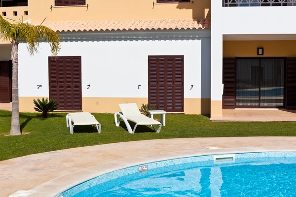 Apartamento casa con piscina — Foto de Stock