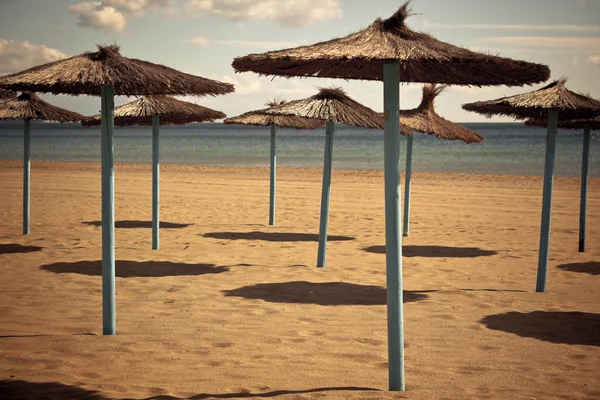 Line of Parasols at Spanish Sand Beach — Stock Photo, Image