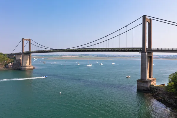 湾の海の上のコンクリート製の橋 — ストック写真