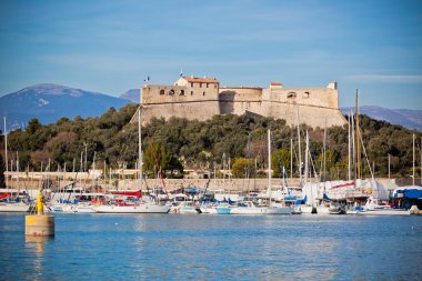 Antibes harbor, Fransa, yatlar ve fort carre