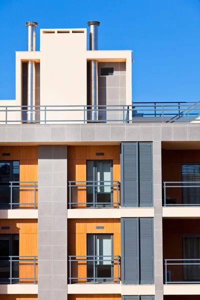 New Resort Apartment House against bright blue sky — Zdjęcie stockowe