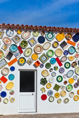 geleneksel Portekiz seramik tabak bir duvara Algarve'deki/daki oteller