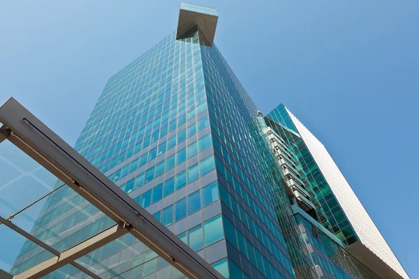 Bâtiment gratte-ciel en verre de bureau — Photo