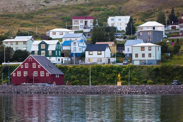 De stad van siglufjordur, het noordelijke deel van IJsland — Stockfoto