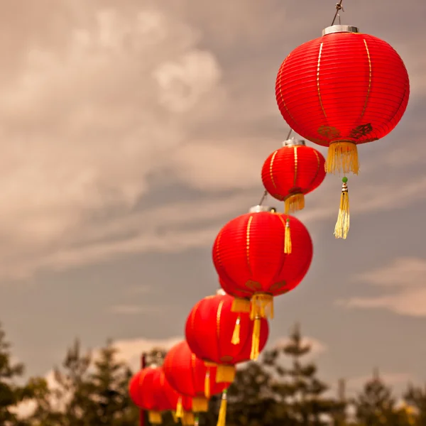 Lanternes en papier rouge chinois — Photo