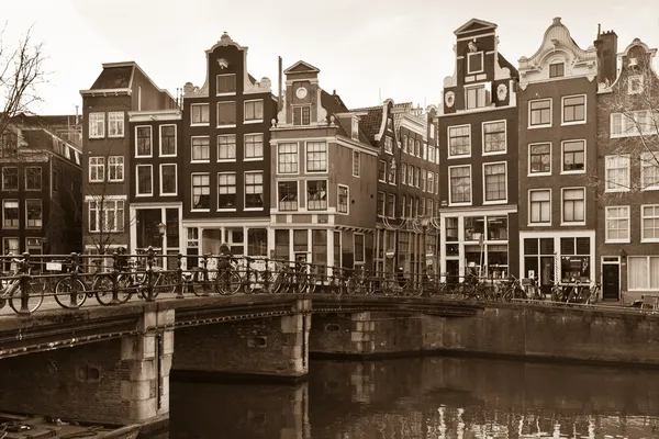 Amsterdam canal street view w sepii — Zdjęcie stockowe