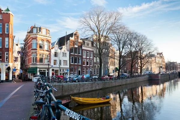 Amsterdam Canal Street vista en invierno — Foto de Stock