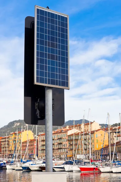 Painéis solares em Nice vista de fundo — Fotografia de Stock